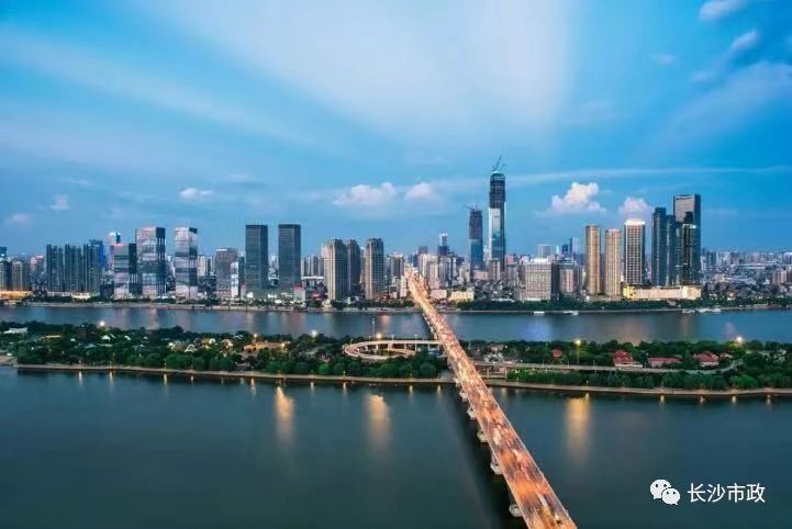 以城市，見未來；與城市，共成長(zhǎng)